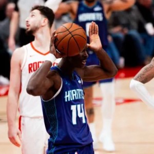 极速赛车技巧-势如破竹！黄蜂客胜火箭豪取八连胜，战绩来到24胜28负